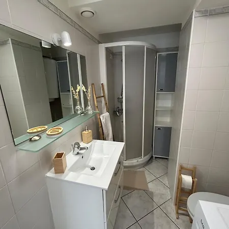 Cozy Avec Parking à 2 Minutes De La Appartamento